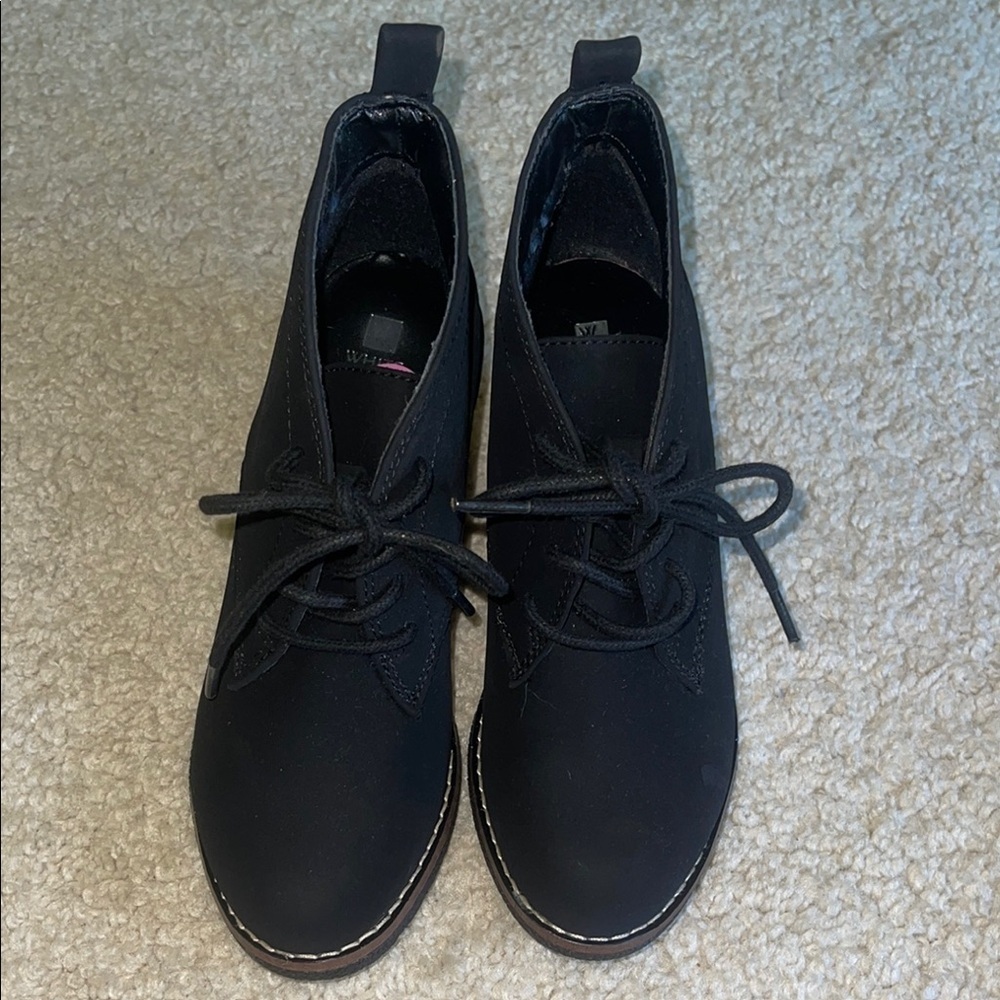 White Mountain Black Lace Up Boots
